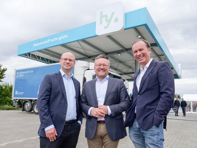Ministerpräsident Daniel Günther eröffnet Wasserstofftankstelle von HY.Kiel
