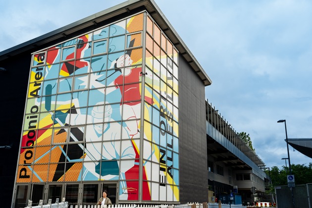 Neue Glasfassade der Probonio Arena eingeweiht / Design-Wettbewerb macht Arena-Fassade zur Bühne für lokale Kunst