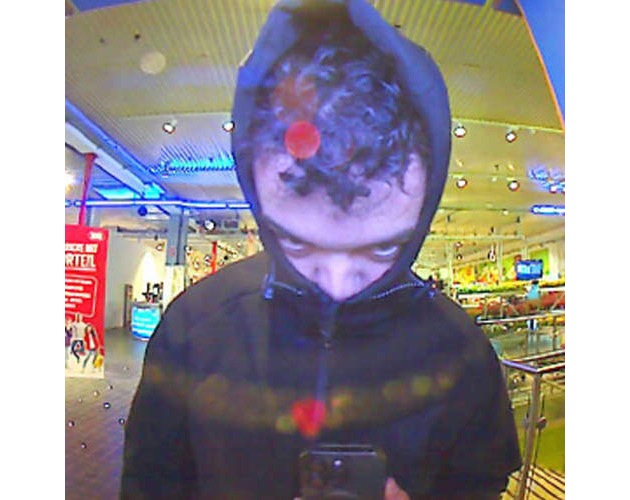 POL-KB: Korbach - Mit ergaunerter EC-Karte mehrfach Geld abgehoben, Öffentlichkeitsfahndung: Polizei bittet um Hinweise auf unbekannten Täter