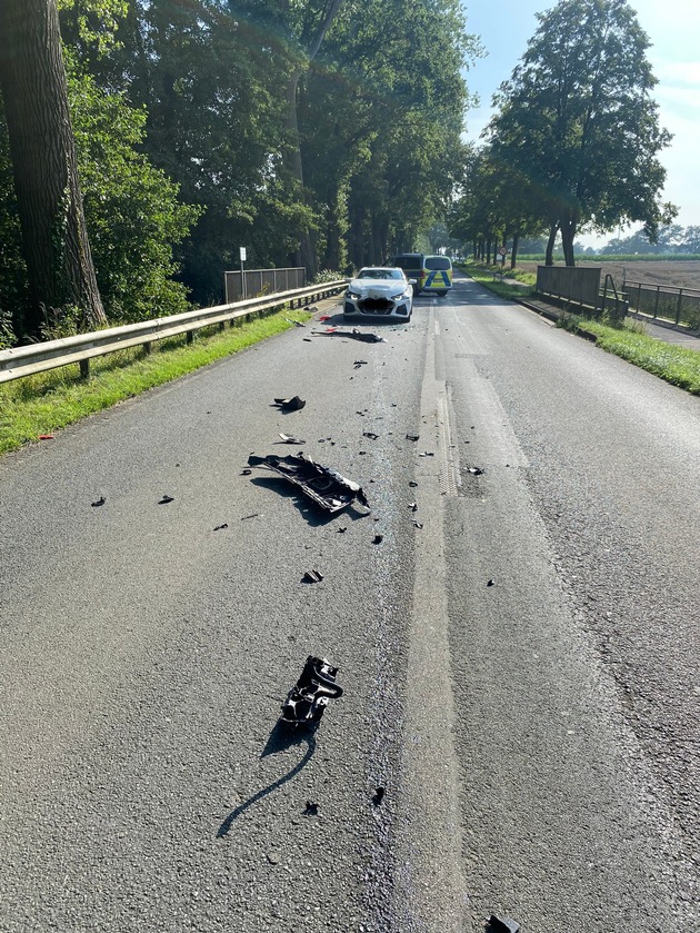 FW Xanten: Auslaufende Betriebsstoffe nach Verkehrsunfall in Birten