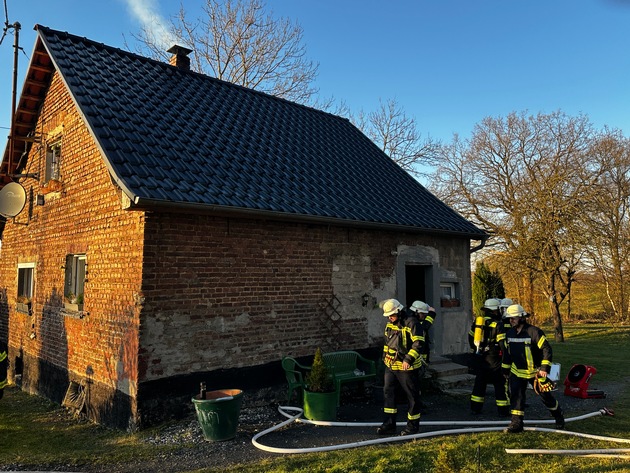 FW Hennef: B 2 Kaminbrand in Einfamilienhaus