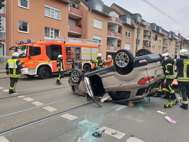 FW-MH: Schwerer Verkehrsunfall auf der Aktienstraße. Zwei verletzte Personen.