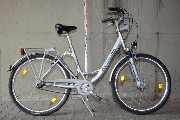 POL-HOL: Holzminden: 

Polizei sucht Eigentümer zweier Fahrräder