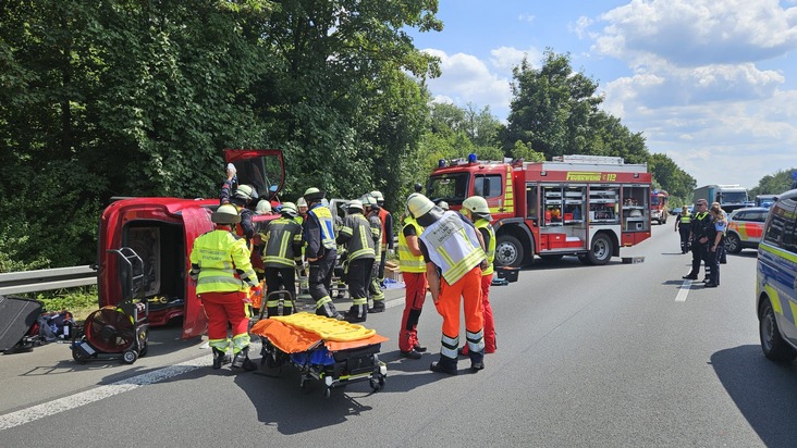 FW-WRN: Verkehrsunfall auf der Bundesautobahn 1 Fahrtrichtung Bremen