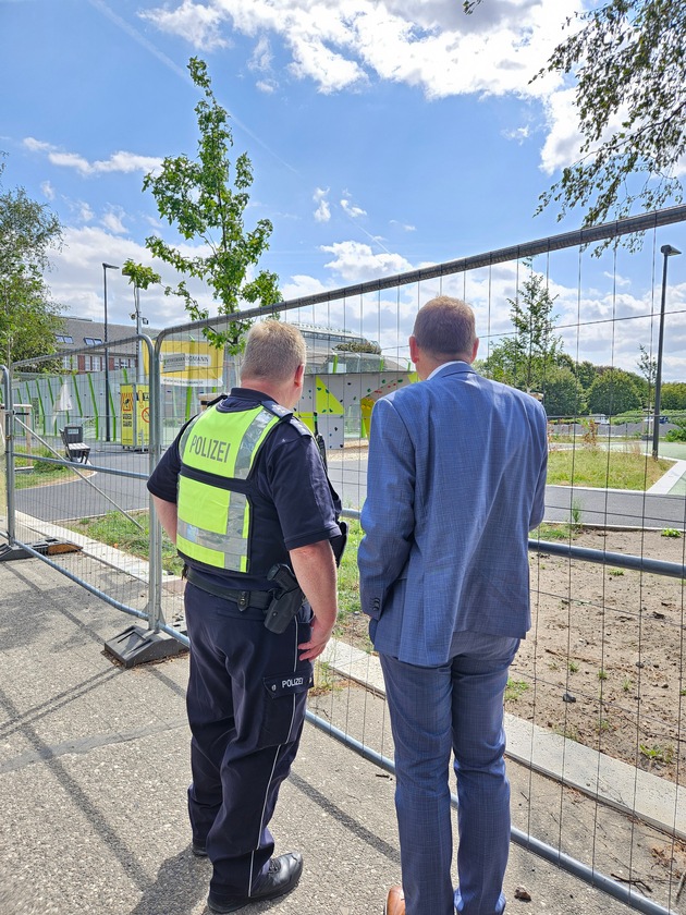 POL-HAM: Polizeipräsident Thomas Kubera wieder auf Bezirksstreife. Sein erster Halt: Uentrop.