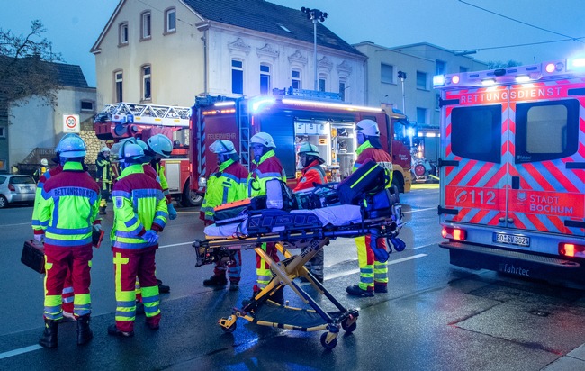 FW-BO: Wohnungsbrand in Wattenscheid - Zwei Personen werden durch Brandrauch verletzt