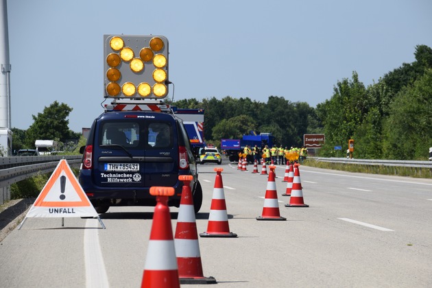 POL-HI: Gemeinsame Pressemitteilung der Bundesanstalt Technisches Hilfswerk (THW) und der Polizeiinspektion Hildesheim - Einsatzkräfte veranstalten Übung auf der Bundesautobahn