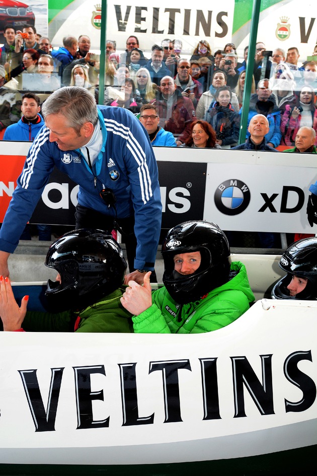 André Schürrle fährt Taxibob: Vom Fußballplatz direkt in den Eiskanal