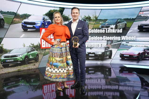 ŠKODA ENYAQ iV gewinnt Goldenes Lenkrad 2021 als bestes Elektro-SUV