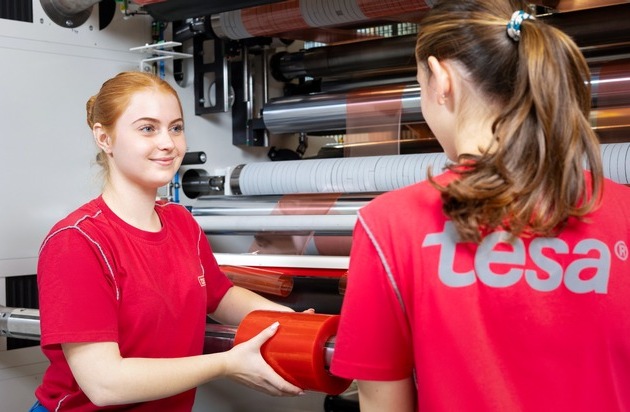 Ausbildung mit Perspektive: tesa entwickelt Fachkräfte für die Technologien von morgen