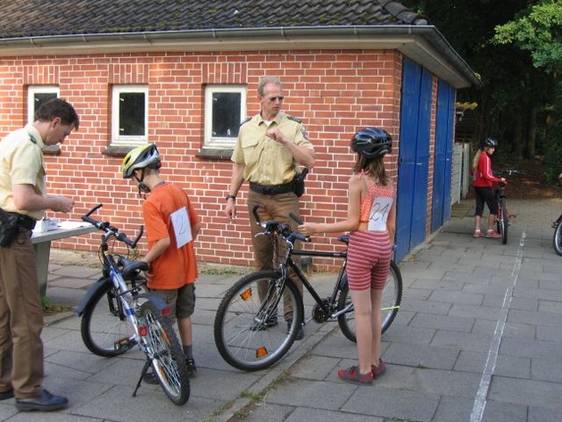 POL-WL: Fahrradkontrolle an Grundschule/ 25%Mängel festgestellt