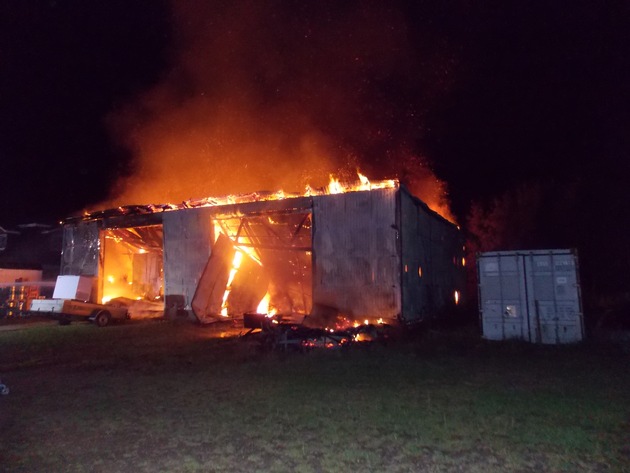 POL-CUX: Nachtragsmeldung - Brand einer Lagerhalle in Cuxhaven