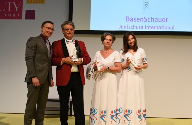 Jentschura International GmbH: Das basische Duschgel "BasenSchauer" der Marke P. Jentschura hat den Publikumspreis "Wellness & Spa Innovation Award 2016" gewonnen / Die Auszeichnung wird vom Deutschen Wellness-Verband verliehen