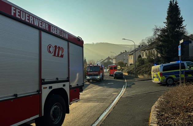 FW-MK: Einfamilienhaus durch Brandrauch unbewohnbar - Bewohner können sich selbst retten