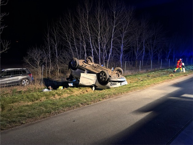 FW-SE: Auto überschlägt sich auf A7 bei Großenaspe