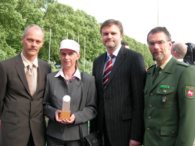 POL-NOM: Preis für Zivilcourage 2007 an Northeimerin (Bilder im Anhang)