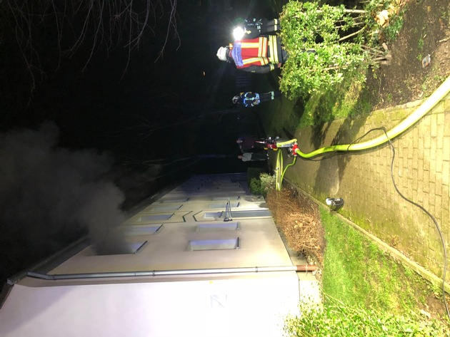 FW-GE: Ausgedehnter Wohnungsbrand in Gelsenkirchen Ückendorf. / Wohnung nach Brand unbewohnbar.