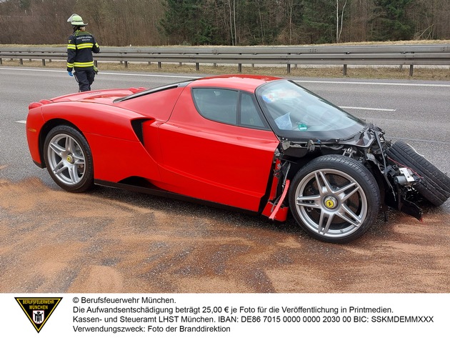 FW-M: Ferrari kracht in Leitplanke (Neuherberg)