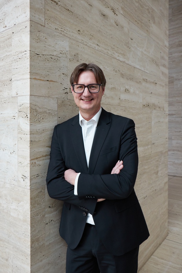 Reisebank AG feiert 100 Jahre: Vom Bahnhofsschalter zum modernen Wertedienstleister / Jubil&auml;umsausstellung "Erlebnis Gold-Tresor" in der DZ BANK, Matthias Kreft wird in den Vorstand berufen