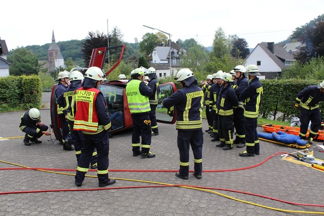 FW-OE: Feuerwehr hält sich im Bereich Technische Hilfe fit