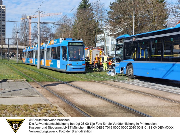 FW-M: Linienbus rammt Tram (Bogenhausen)