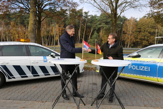 POL-OS: Länderübergreifende Kontrollaktion im Kampf gegen illegale Abfalltransporte - deutsch-niederländische Vereinbarung unterzeichnet
