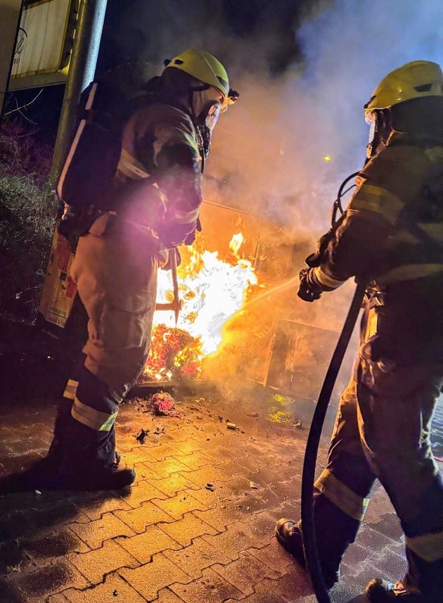 FW Kamen: Pressemitteilung Freiwillige Feuerwehr Kamen zieht vorläufige Bilanz zur Silvesternacht