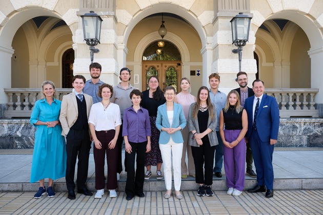 Internationale Medienakademie zu Besuch bei Regierungschefin Brigitte Haas