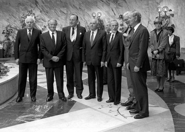Buchvorstellungen: &quot;35 Jahre Armee der Einheit&quot; und &quot;Vom Verschwinden der NVA 1989/90&quot;