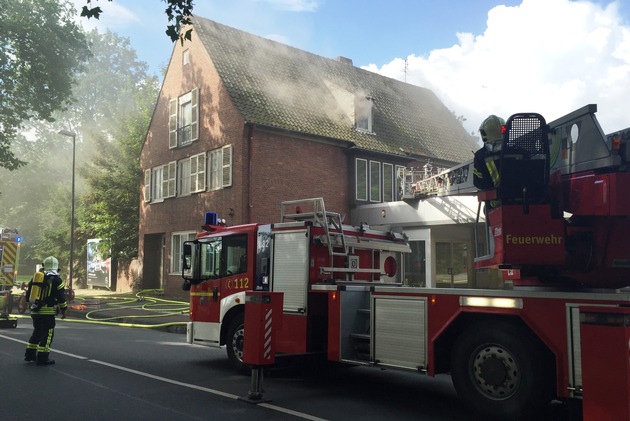 FW-GE: Brand in einem ehemaligen Autohaus