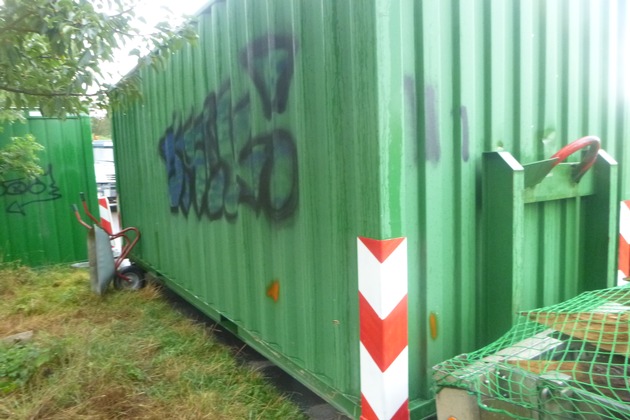 POL-KB: Bad Wildungen: Container mit Farbe besprüht - Polizei sucht Zeugen