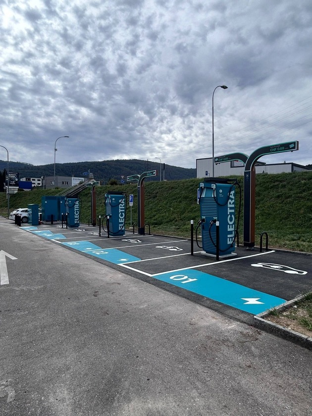Electra inaugure sa première station de recharge rapide dans le canton du Jura – Une solution de recharge pour Courrendlin et toute la région