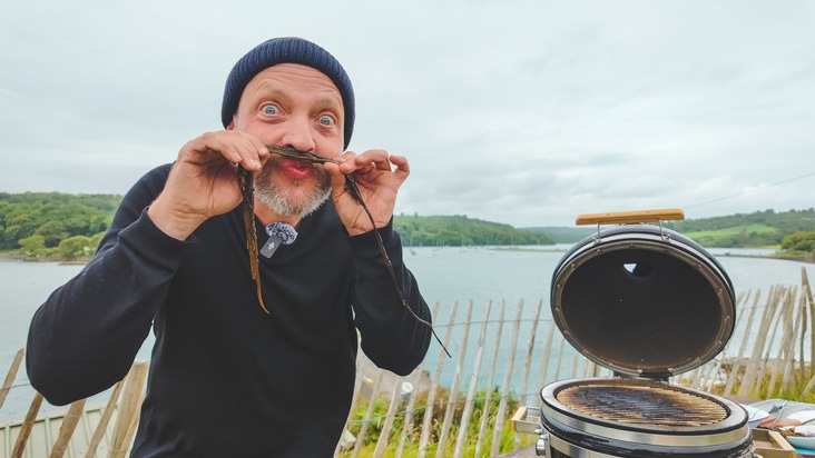 Irland Information Tourism Ireland: Auf Genussreise durch Irland mit Olaf Deharde / Koch und Autor reist mit Grill und Kamera quer über die Insel - zwischen Räucherlachs, Whiskey und Outdoor-Küche am Wild Atlantic Way.