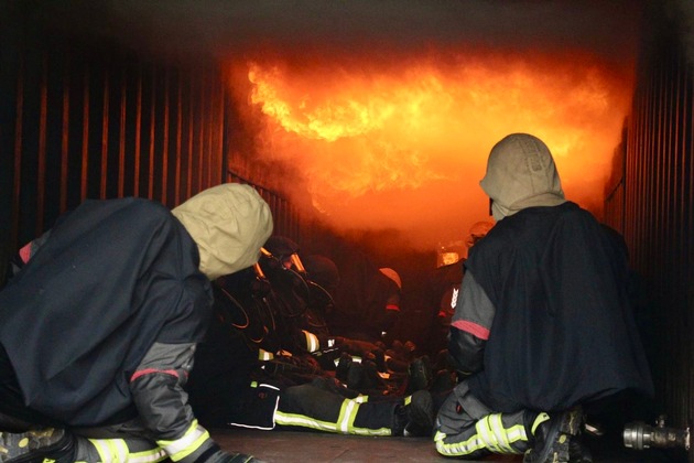 FW-OLL: Eine heiße Sache - Realbrandausbildung der Gemeindefeuerwehr Großenkneten