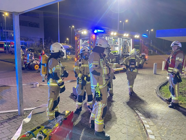 FW Lehrte: Feuer im Büropark in Ahlten
