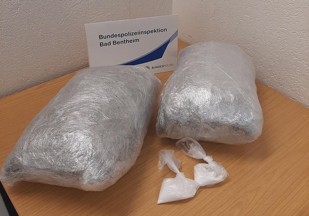 BPOL-BadBentheim: Drogen im Wert von 25.000 Euro im Gepäck / Drogenschmuggler in Untersuchungshaft