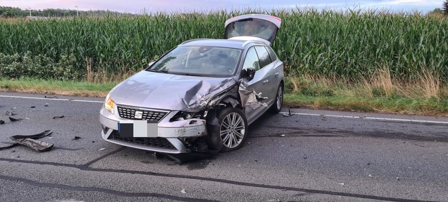 POL-STD: Zwei Autofahrerinnen bei Unfall auf Bundesstraße 73 in Düdenbüttel leicht verletzt