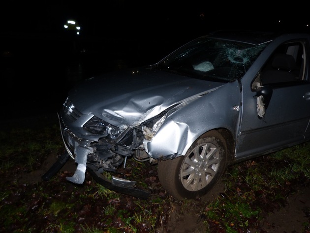 POL-GM: Zu Fuß geflüchtet - Auto stark beschädigt und nicht zugelassen