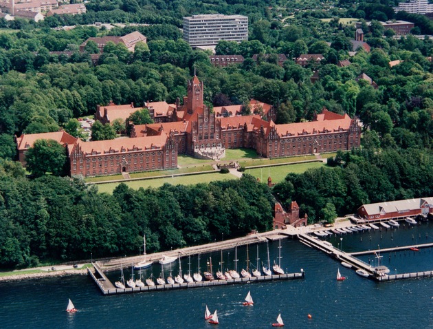 Marine - Pressemitteilung / Pressetermin: Kommandeurwechsel an der Marineschule Mürwik