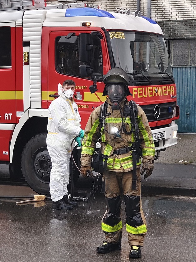 FW Grevenbroich: Feuer in Grevenbroich / Tiefgarage stark besch&auml;digt, zwei Autos zerst&ouml;rt, eine Person verletzt (Abschlussmeldung)