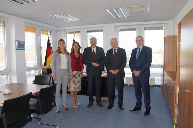 Parlamentarischer Staatssekretär Dr. Meister besucht Generalzolldirektion