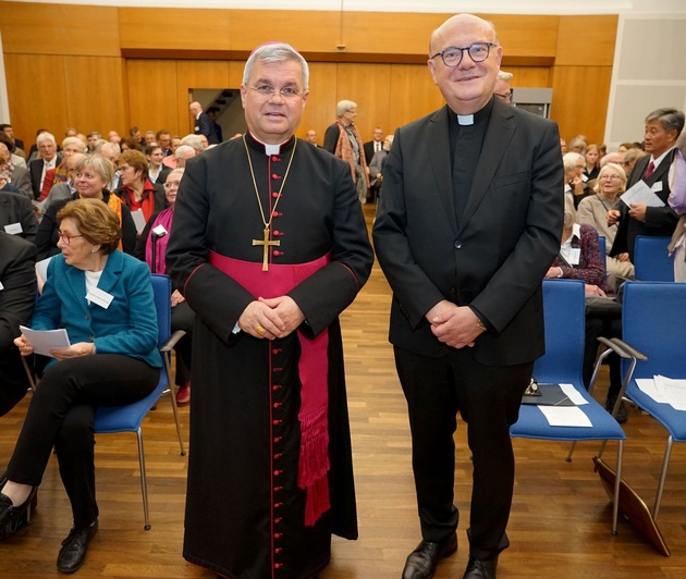„Wir sind Kirche für die Menschen dieser Welt“ - Amtseinführung für  Dr. Michael Menke-Peitzmeyer als neuer Direktor der Katholischen Akademie Schwerte durch Erzbischof Dr. Udo Markus Bentz