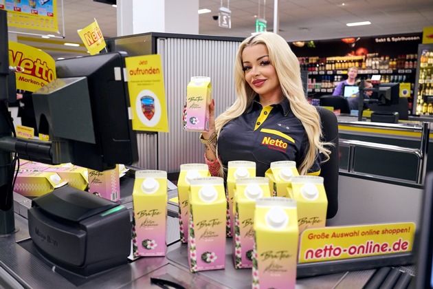 Eistee-Hype meets Autogrammstunde: Katja Krasavice an Netto-Kasse