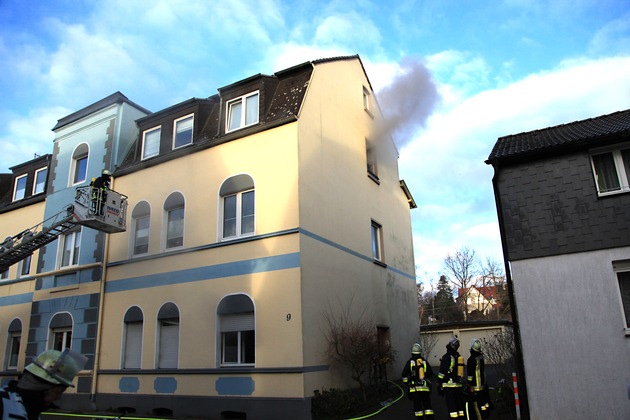 FW-E: Zimmerbrand in Dreifamilienhaus, keine Verletzten