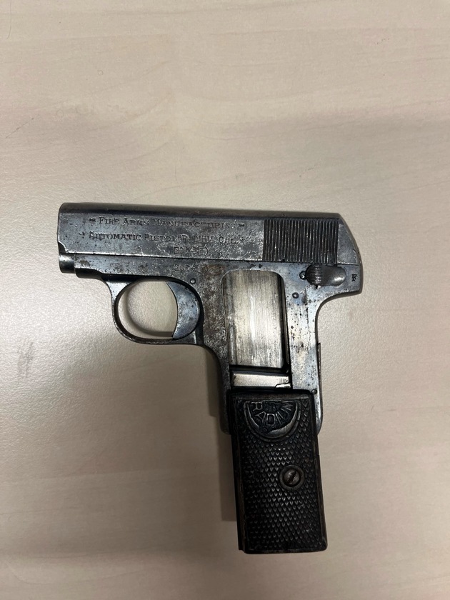 POL-K: 251106-5-K/LEV Mutmaßlicher Dealer festgenommen - Polizei stellt scharfe Schusswaffe und Drogen sicher