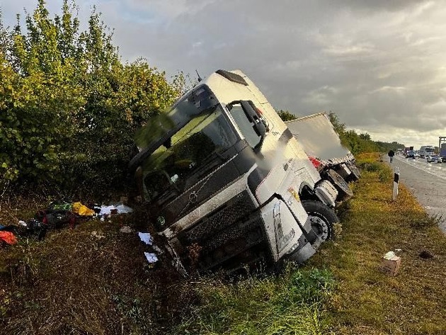 POL-ROW: ++ Hohes Verkehrsaufkommen und Regen sorgen für mehrere Unfälle auf der A1 ++ Zeugenaufruf nach Schreckschusswaffennutzung ++