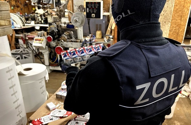 ZOLL-H: ZOLL deckt illegale Zigarettenproduktion auf / 8 Millionen Zigaretten, 40 Tonnen Tabak, 300 Paletten mit Vormaterialien sichergestellt, Steuerschaden 5,3 Millionen Euro
