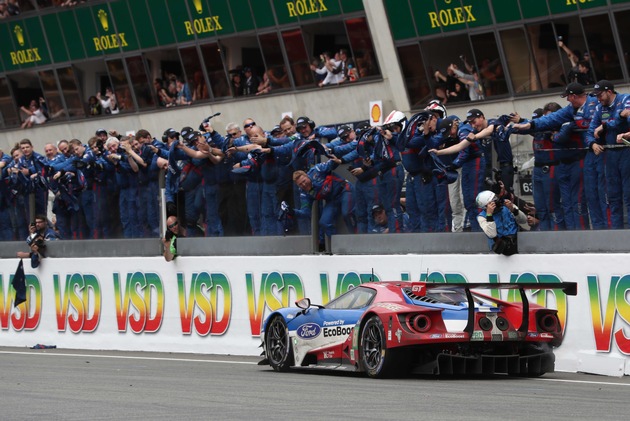 Ford gewinnt die 24 Stunden von Le Mans in der GTE-Kategorie (FOTO)