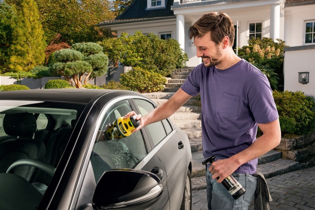 Kärcher Autoscheiben-Reinigungsset erweitert Einsatzbereich des elektrischen Eiskratzers EDI 4
