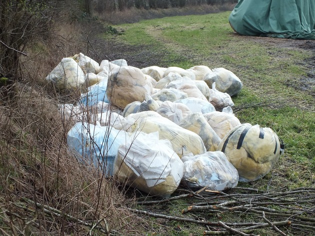 POL-SE: Neversdorf / Struvenhütten - Unbekannte entsorgen illegal Mineralwolle - Wer hat etwas gesehen?